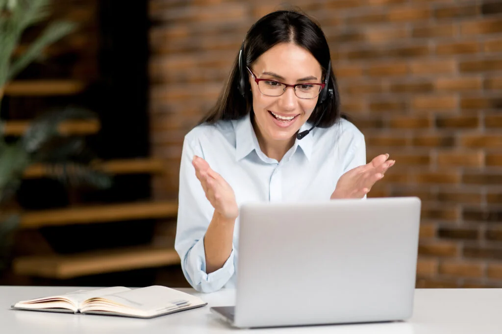 happy woman experiencing virtual health coaching