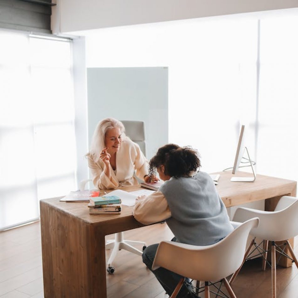 Workplace learning culture in action through mentorship Two colleagues in discussion during a one-on-one session that reflects a strong workplace learning culture.